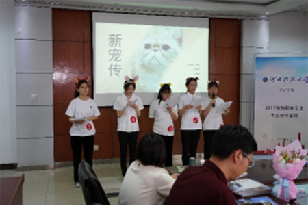 2061e3e8c8e84099b2df9afed2ead7af.png 报道三:新闻系毕业设计答辩精彩纷呈195.png
