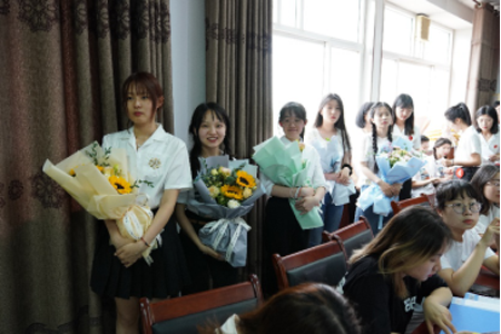 5a19ecdb87a34a079476b790a2cec65a.png 报道三:新闻系毕业设计答辩精彩纷呈258.png