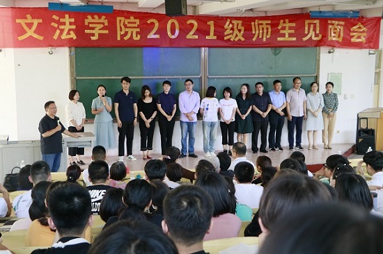 695401bacec34b5f9c72aaad03015a98.jpg 新闻系.jpg