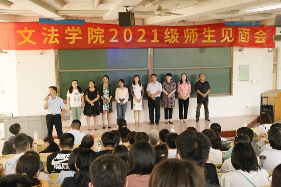 ce5c60bdc3c94537b5b410074e22a6ef.jpg 中文系.jpg