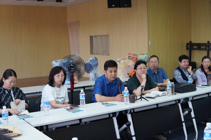 毕业生座谈会1(1).jpg